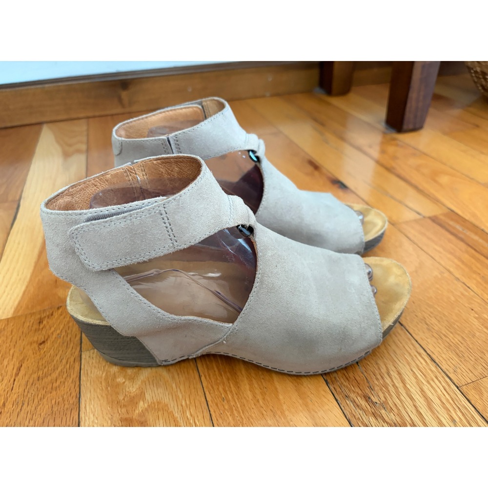 Dansko‎ Taylin Women's Size 39 Sandal Gray/Beige Taupe Suede